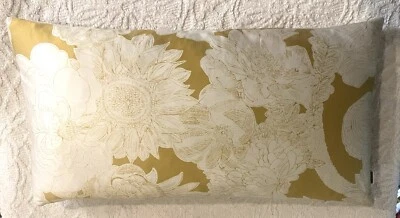 Almohada lumbar Liberty Zennor Arbour amarillo liquen floral satén algodón 12 X 21 Foto 1 de 4