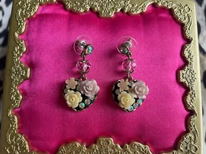 Betsey Johnson Fabulous Flowers Resin Black Heart Carved Pink Rose AB Earrings - Picture 1 of 3