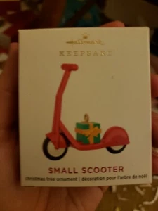 2020 Hallmark Keepsake Miniature Ornament Small Scooter NIB NEW IN BOX - Picture 1 of 2