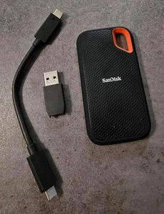 SanDisk 2TB Extreme Portable SSD - Up to 1050MB/s, USB-C, USB 3.2 Gen 2, - Photo 1/3