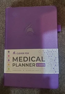 Clever Fox Medical Planner 12 mesi viola copertina rigida c 6" x 8" mai usato - Foto 1 di 5