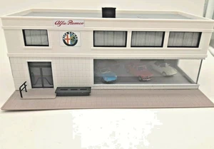 CONCESSIONARIA Alfa Romeo con 3 vetture + bisarca, 3 vetture e furgone HO 1:87 - Foto 1 di 14