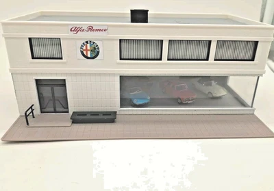 CONCESSIONARIA Alfa Romeo con 3 vetture + bisarca, 3 vetture e furgone  HO 1:87 - Immagine 1 di 4