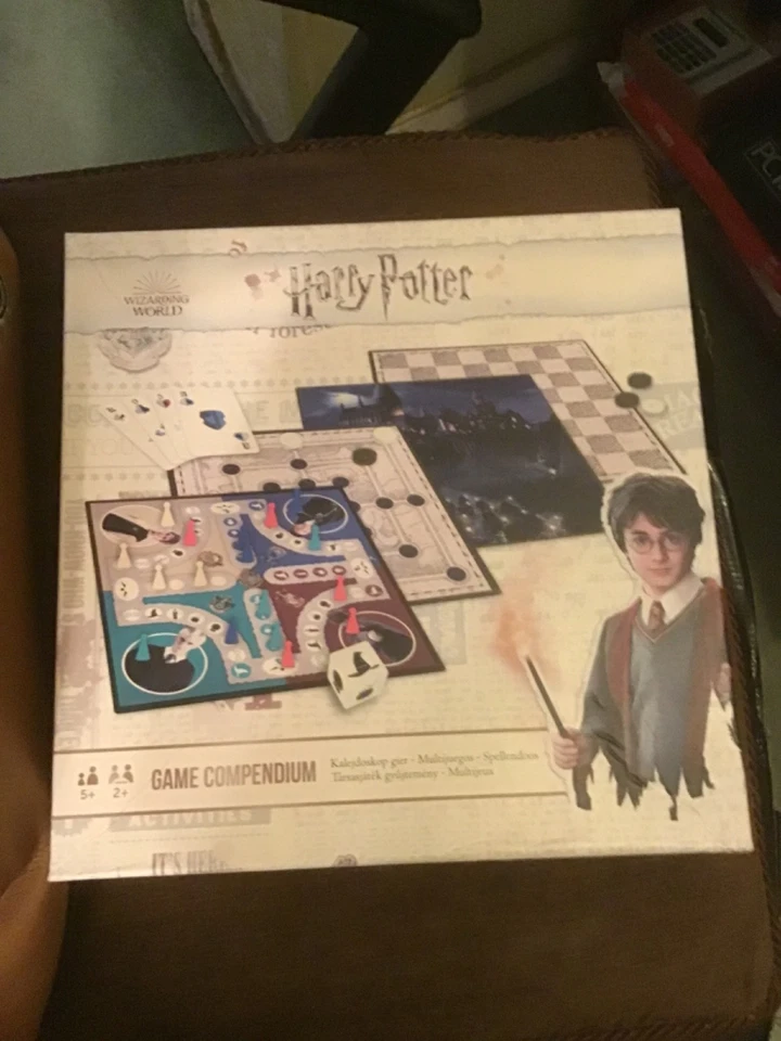 HARRY POTTER 4 GAME COMPEDNDOUM PACK BIRTHDAY CHRISTMAS DRAUGHTS / LUDO / CARDS - Image 1 of 1