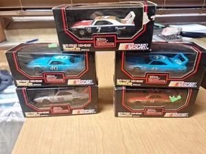 NUEVO NASCAR RACING CHAMPIONS 1:43 DIECAST STOCK CAR 1970 #43 SET PETTY SUPERBIRD - Imagen 1 de 24