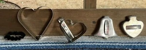 ✅Lot of 4 Vintage Metal Christmas Cookie Cutters Heart Bell Spade 1 Plastic Bat - Picture 1 of 2