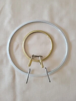 Lot of 2 Vintage Spring Squeeze Pinch Tension Plastic & Metal Embroidery Hoops - Image 1 of 4