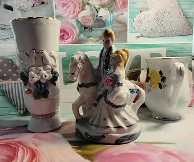 Romantisches Konvolut Goldfarben Rand Vase Tasse Romantisches Paar weißes Pferd - Bild 1 von 4