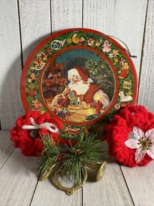 Vintage Santa Claus Christmas Tin Lid Outside / Inside Cookie Candy Metal Decor - Bild 1 von 4
