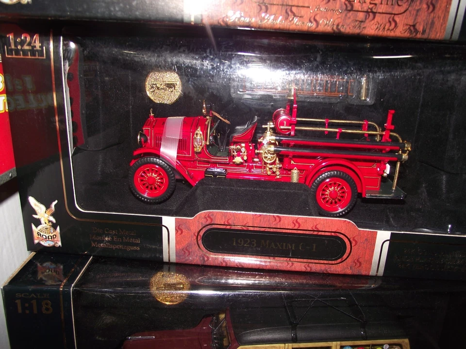 Road signature 1/24 1923 Maxim C1 Fire truck red NIB - Image 1 of 1