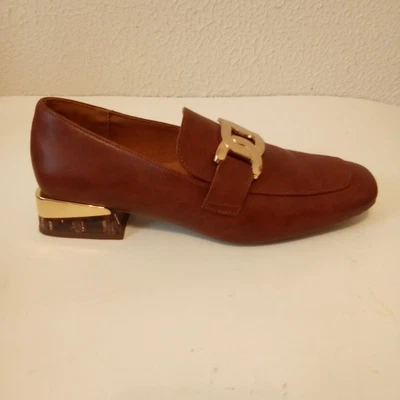 Zapatos de tacón Patrizia By Spring Step imitación cuero tono dorado broca 1 1/4" talla 39 Foto 1 de 4