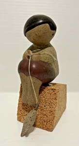 Vintage mexikanische Keramik Figur Volkskunst des Menschen Angelns gesprenkelt braun - Bild 1 von 9
