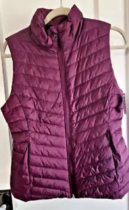 NWT Old Navy Vest Women's Size Small Burgundy Red Full Zip Up Quilted Puffer - Picture 1 of 8