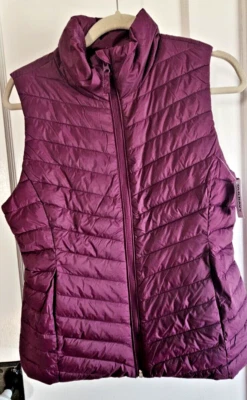 NWT Old Navy Vest Women's Size Small Burgundy Red Full Zip Up Quilted Puffer - Image 1 of 4