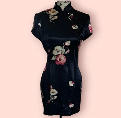 Vestido floral negro inspirado en Roberta Asain Foto 1 de 4