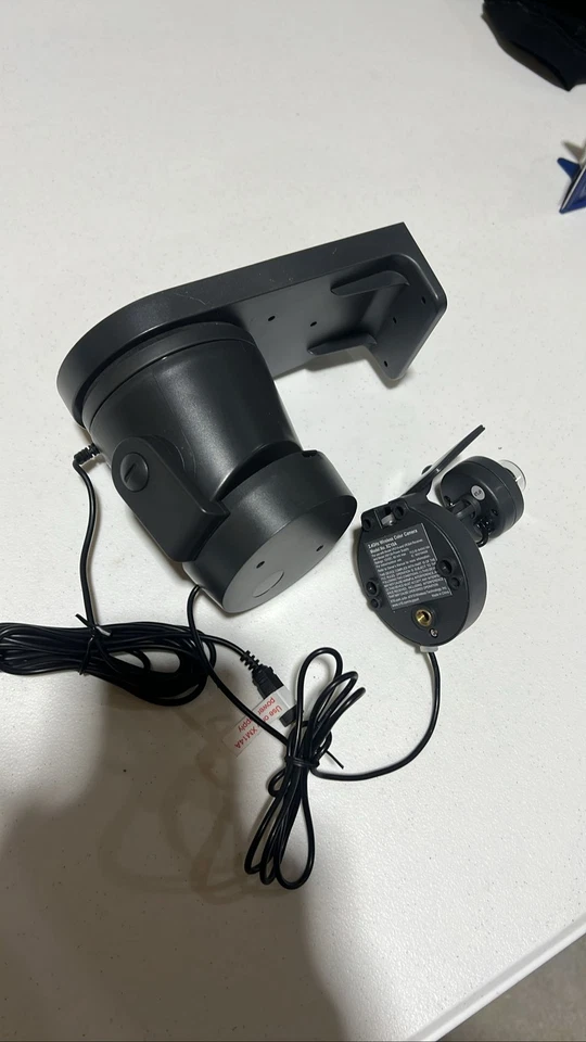 Cámara inalámbrica a color 4A X10 XC18A 2,4 GHz y fuente de alimentación XM13A Foto 1 de 1