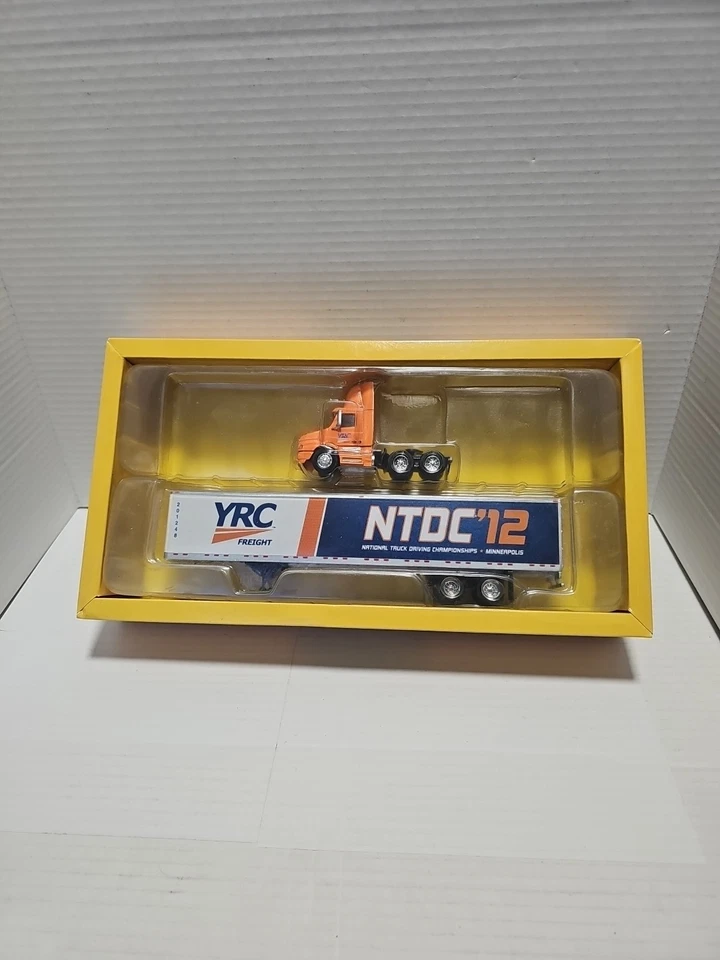 1:64 PEM/TONKIN "YRC. Remolque de caja Volvo Corp." eje tándem cabina corta y furgoneta seca 54' Foto 1 de 3