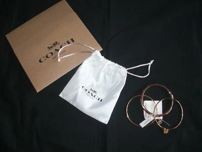 Juego de brazalete de 3 anillos Coach placa tono rojo/dorado con 2 dijes F90662 NUEVO CON T Foto 1 de 4