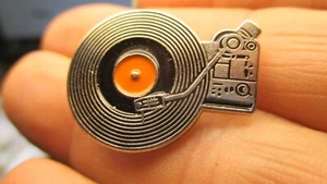 Tocadiscos Pin Solapa Esmalte Coleccionable - Imagen 1 de 3
