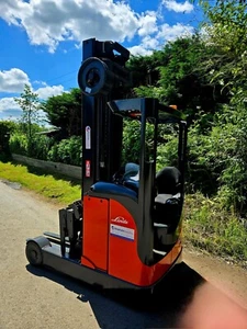Linde R20S Electric Reach Truck/Narrow Aisle Forklifts/ 6.4 Meters Lift Height - Picture 1 of 9