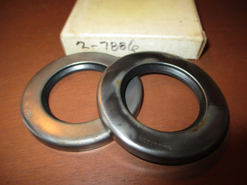 1961 1962 61 62 +CHRYSLER IMPERIAL + Rear Wheel Outer Seals + NOS - Изображение 1 из 1