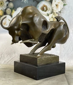FIGURA MODERNA ABSTRACTA DE CARGA DE TORO ESCULTURA DE MILO FIGURA DE MÁRMOL FUNDIDO CALIENTE - Imagen 1 de 10