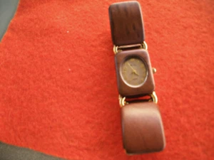 KENNETH J LANE KJL Orologio Tonomato Legno Nuovo Batteria - Foto 1 di 2