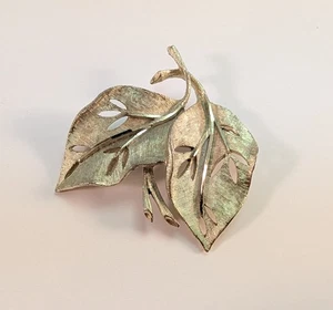 Vintage BSK Signed Leaf Brooch Gold Tone Costume Jewelry Mid Century - Picture 1 of 5