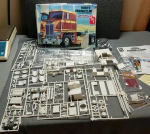 AMT Blanco Freightliner Camión Tractor 1:25 Kit 620 SOLO PIEZAS DE DEPÓSITO DE CHATARRA - Imagen 1 de 10