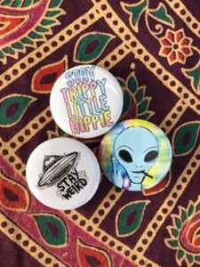 Stay Trippy Hippie Alien Button Set - Picture 1 of 2
