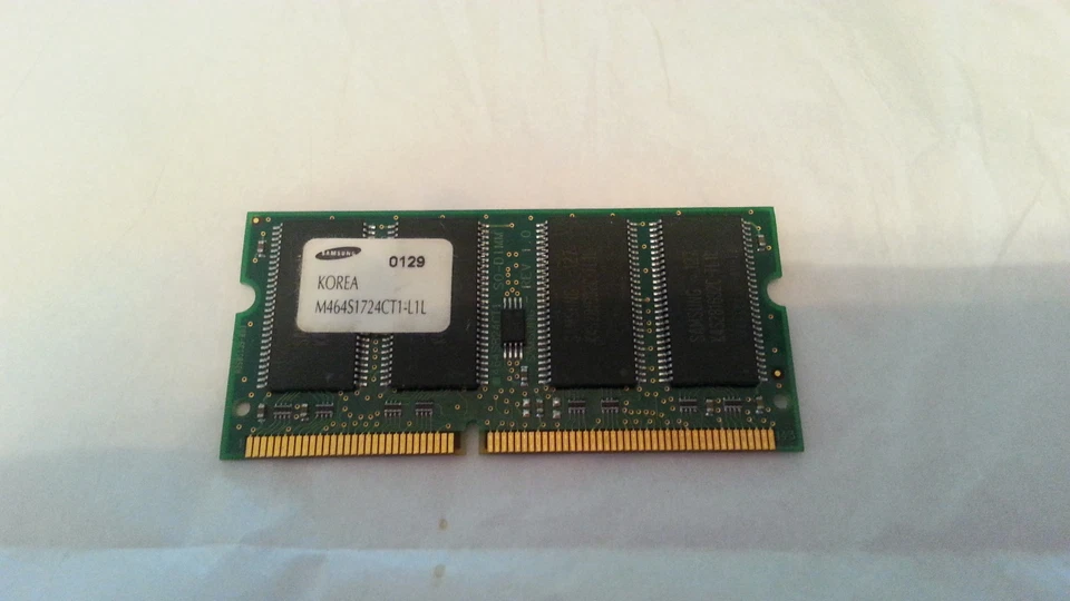256MB Samsung memory cards (M464S1724CT1-L1L; M466S0823CT3-L10) - Image 1 of 4