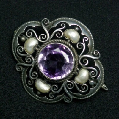 Spilla Theodor Fahrner Germany Art Deco in argento sterling con perle di amet... - Immagine 1 di 4