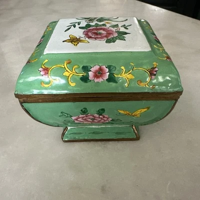 Винтажный китайский кантон зеленый эмаль на меди квадратный безделушка коробка с цветочным дизайном - Изображение 1 из 4