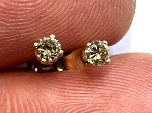 Lovely 14K Yellow Gold 0.22 CTW Diamond Stud Earrings - Picture 1 of 5