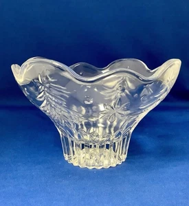 Killarney Crystal Glass Bowl With Christmas Tree Design - Picture 1 of 6