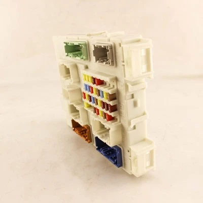 Scatola fusibili Ford Kuga II Van F1DT14A073PF 2.5 benzina 110kw 2015 21384896 - Immagine 1 di 4