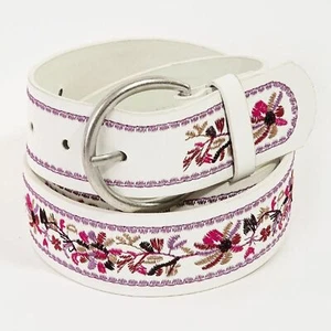 Vibrante Cinturón Floral Bordado - Blanco Imitación Cuero Hebilla Plateada (1-1/2") - Imagen 1 de 3
