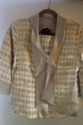 JS Collections Falda Traje Metálico Dorado y Satinado Faja Cuello Chaqueta Talla Foto 1 de 4