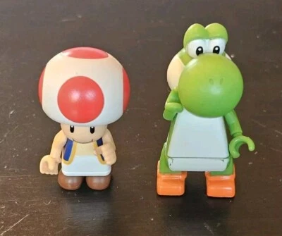 2 KNEX Nintendo Mini Figures Red Toad Toadstool Yoshi K’NEX - Image 1 of 3