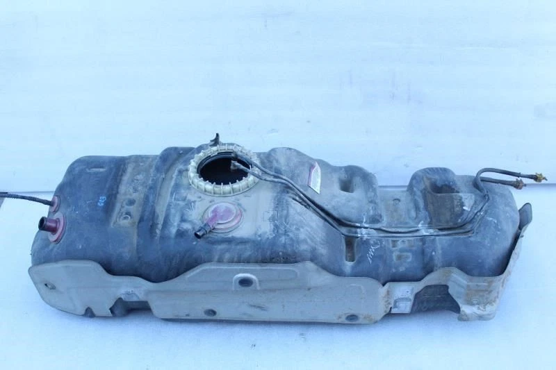 Toyota Sequoia 2006 tanque de combustible de gasolina Foto 1 de 4