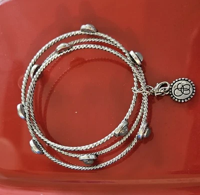 Brazalete brazalete Jessica Simpson tono plata 3 brazaletes con piedras lunares.  7-1/2 pulg. Foto 1 de 4