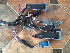 05 06 Ford Mustang Body Control Module BCM Fuse Box WIRE HARNESS PLUGS PIGTAILS - Picture 1 of 12