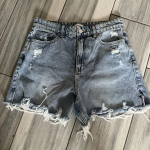 Women’s Simple Society Mom Boyfriend Distressed Frayed Hem Denim Shorts Size 9  - Picture 1 of 10