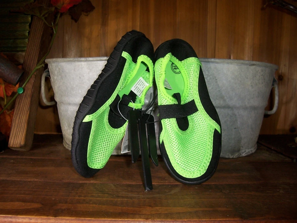 WONDER NATION BOY TODDLER WATER SHOES SIZE 5-6 BLACK GREEN POOL BEACH SHOES NEW - Image 1 of 1