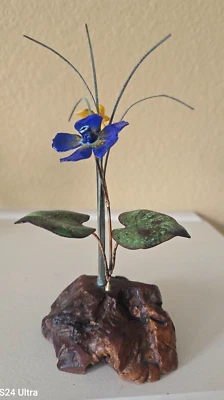 Tampo de mesa Bovano feito à mão flores amarelas azuis em madeira Manzanita 7 1/4"X3.5" - Imagem 1 de 4