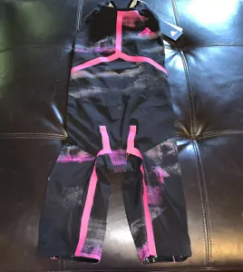 Costume da bagno donna Adidas Freestyle Adizero FS CB W nero rosa taglia 18" $469 P4 nuovo con etichette - Foto 1 di 9