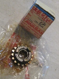 KAWASAKI KS125/KE125/KD125 OUTPUT SHAFT 5TH GEAR NOS! - Picture 1 of 1