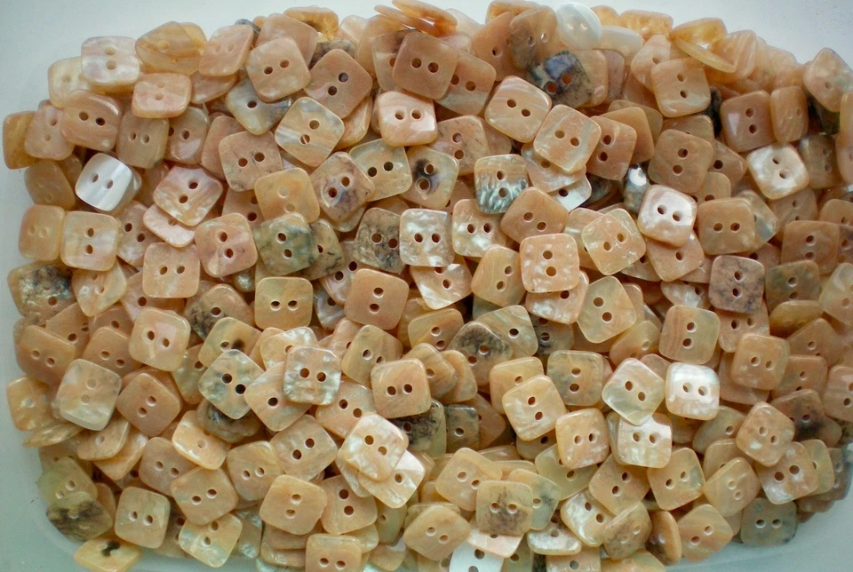 Small 12mm Square Peach Orange Brown 15mm Diag Shank 2 Hole Buttons Craft (S61) - Image 1 of 1