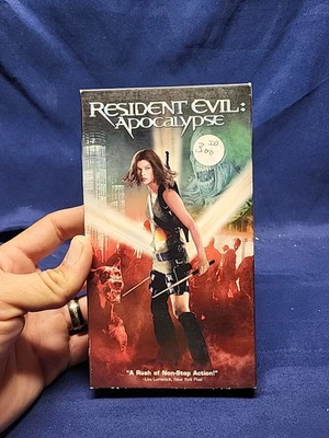 Resident Evil: Apocalypse (VHS, 2004) Milla Jovovich Rated R  Horror  - Image 1 of 4