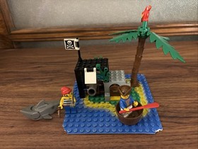 Vintage LEGO Pirates: Shipwreck Island (6260) 98% Complete No Instructions